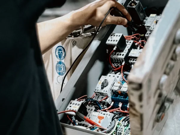 Armado de tablero eléctrico con cableado